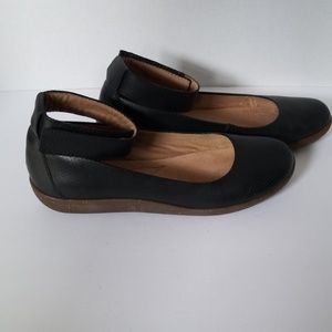 Clarks- Black